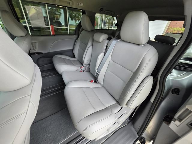 Used 2020 Toyota Sienna XLE image 10
