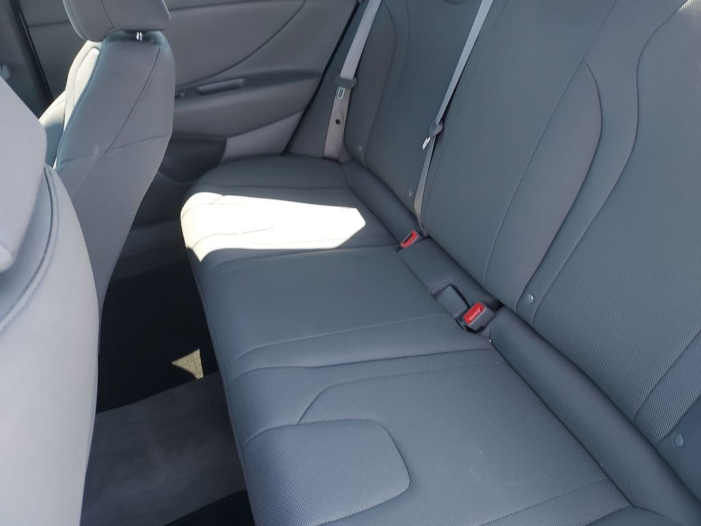 Used 2025 Hyundai Elantra SE FWD image 27