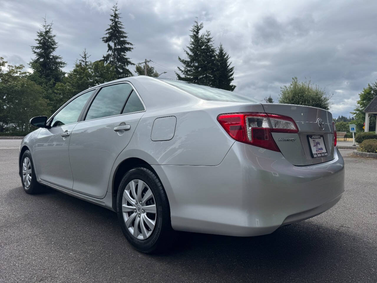 Used 2013 Toyota Camry LE FWD image 7