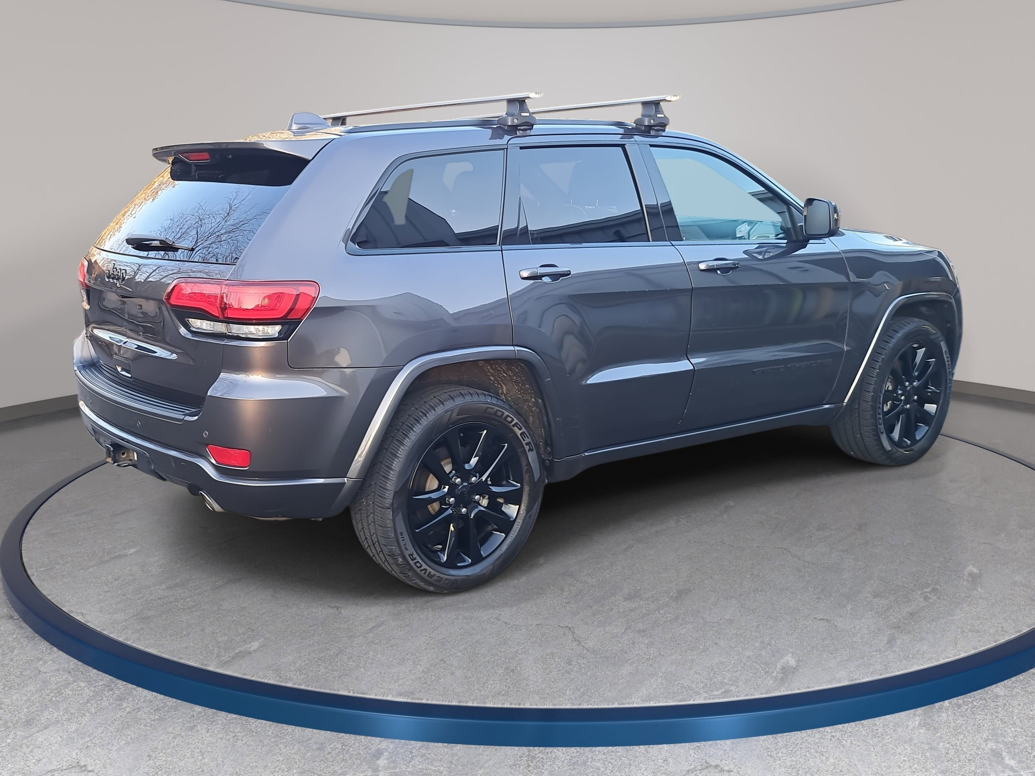 Used 2019 Jeep Grand Cherokee Altitude image 5