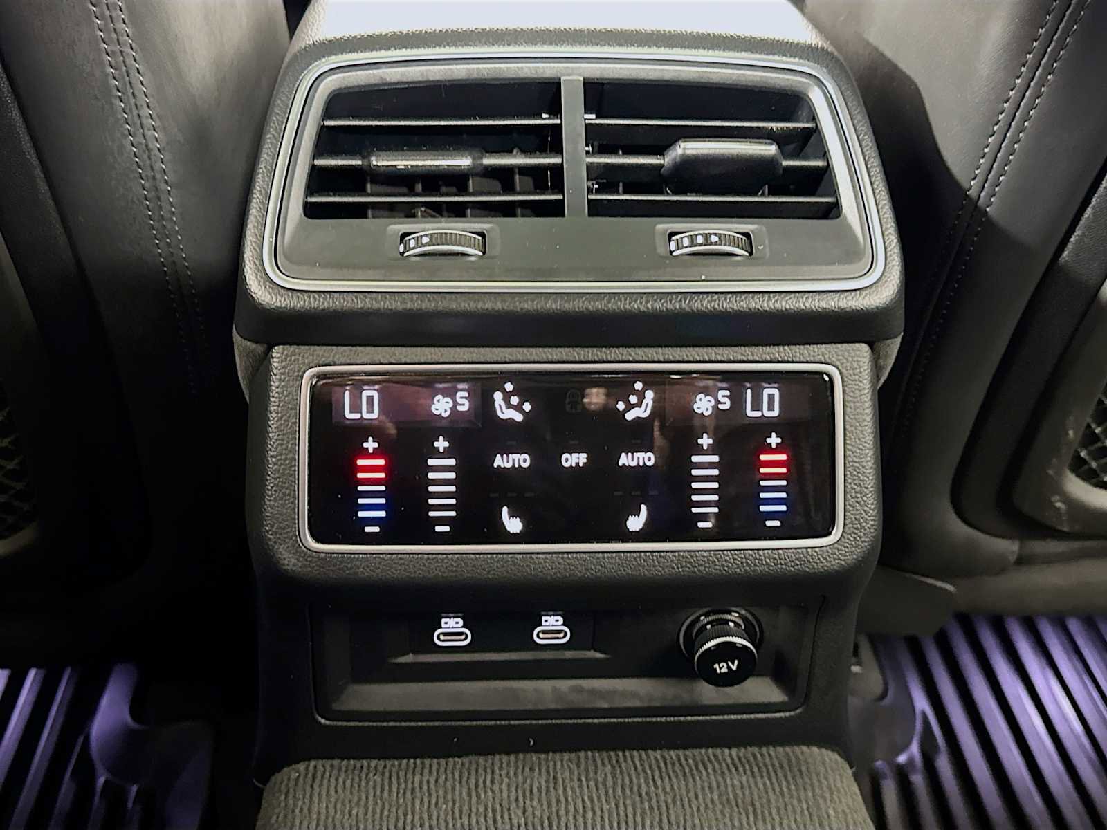 Used 2022 Audi RS 7 4.0T w/ Carbon Optic Package image 25