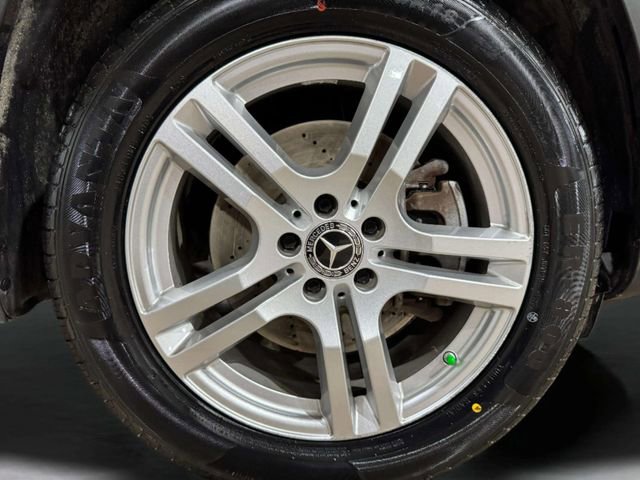 Used 2022 Mercedes-Benz GLB 250 4MATIC w/ Premium Package Lite image 32