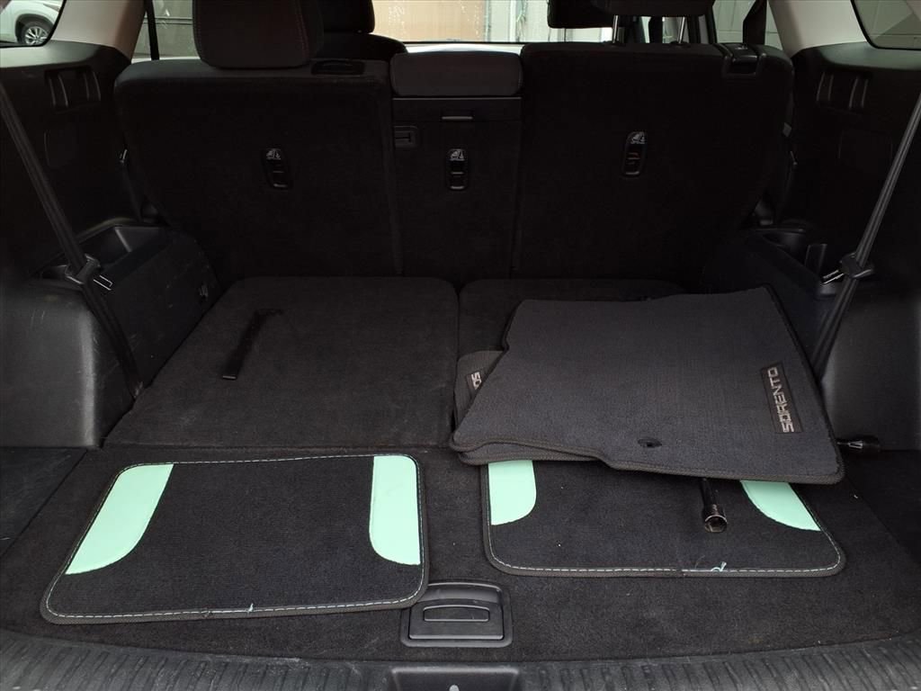 Used 2019 Kia Sorento LX image 20