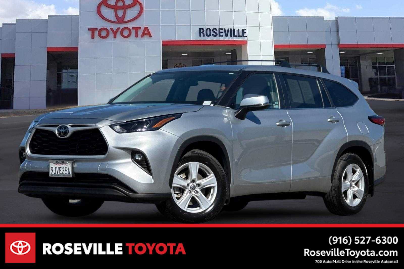 Used 2023 Toyota Highlander LE FWD image 1