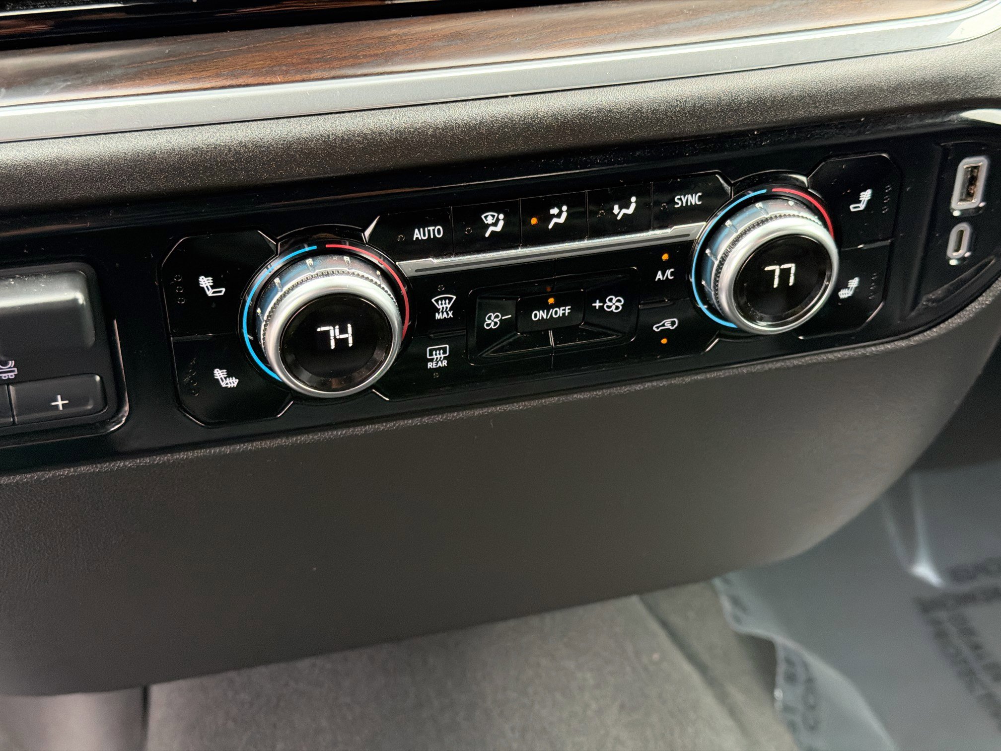 Used 2025 GMC Sierra 1500 SLT image 32