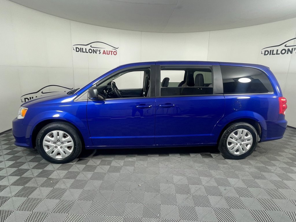 Used 2018 Dodge Grand Caravan SE w/ UConnect Hands-Free Group image 3