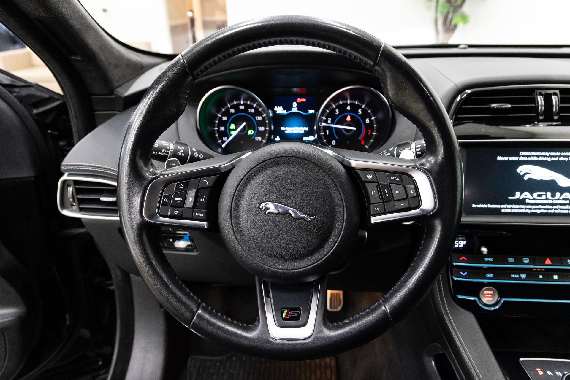 Used 2020 Jaguar F-PACE S AWD/4WD image 16