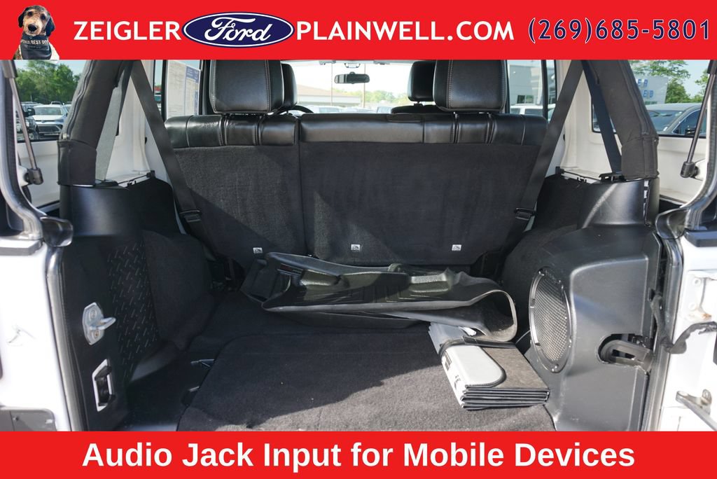 Used 2012 Jeep Wrangler Unlimited Sahara w/ Dual Top Group AWD/4WD image 10