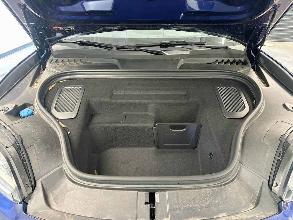 Used 2025 Porsche Macan 4S Electric AWD/4WD image 30