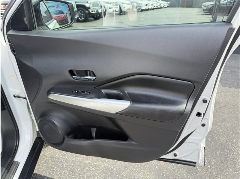 Used 2020 Nissan Kicks SR w/ SR Premium Package image 30