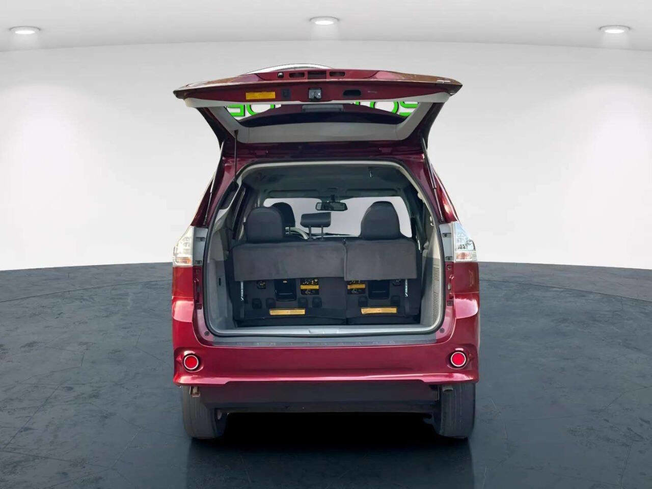 Used 2014 Toyota Sienna SE image 20