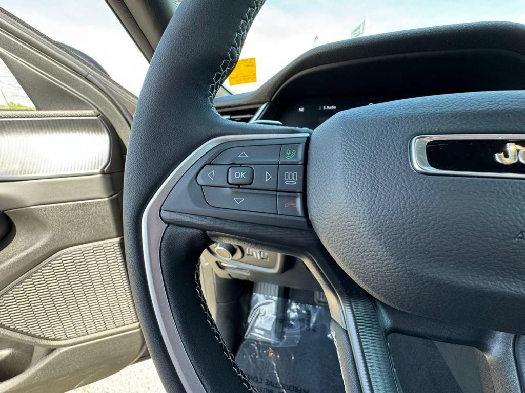 New 2025 Jeep Grand Cherokee Altitude AWD/4WD image 22