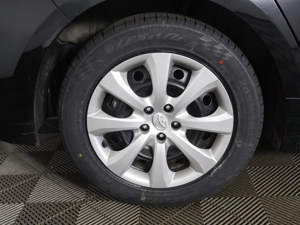 Used 2025 Toyota Corolla LE FWD image 17