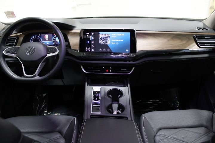 Used 2024 Volkswagen Atlas SE image 24