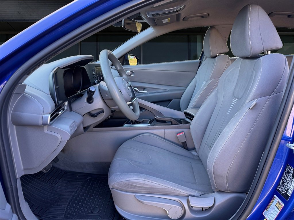 Used 2022 Hyundai Elantra SEL image 13