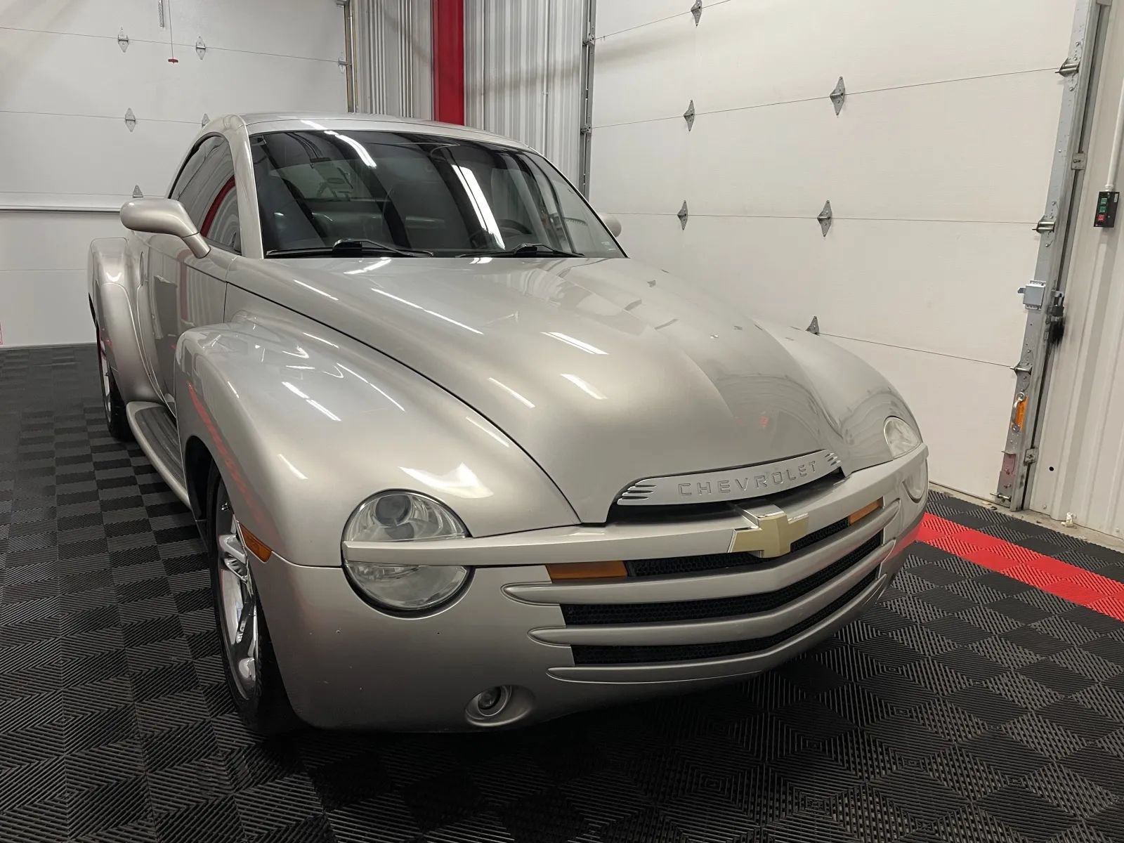 Used 2005 Chevrolet SSR w/ Preferred Equipment Group RWD image 10