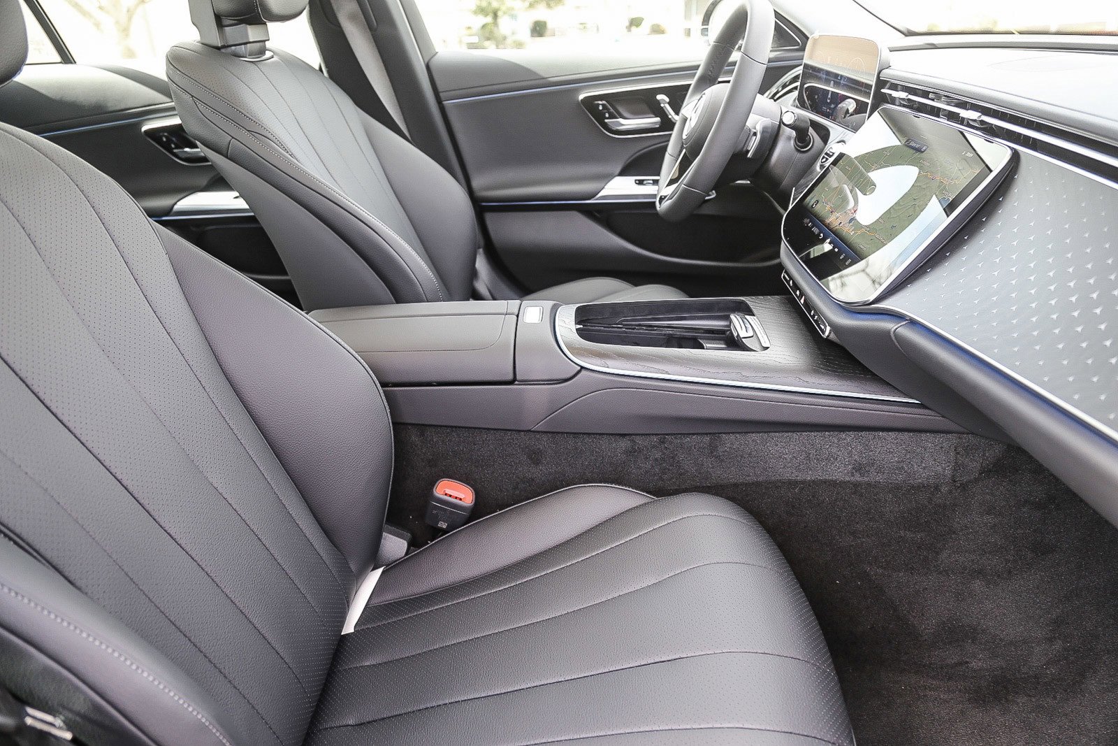 New 2024 Mercedes-Benz E 350 4MATIC Sedan image 14