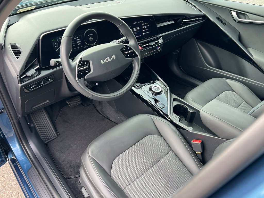 Certified 2024 Kia Niro Wind w/ Wind Preserve Package FWD image 17