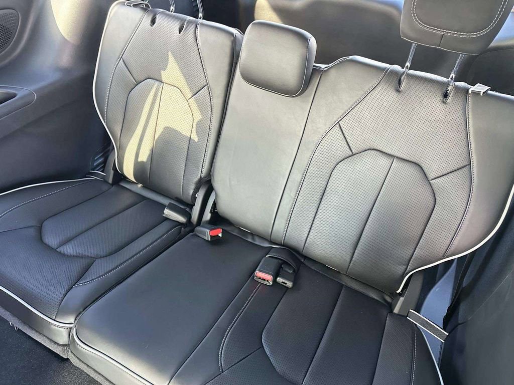 New 2026 Chrysler Pacifica Limited w/ S Appearance Package image 9