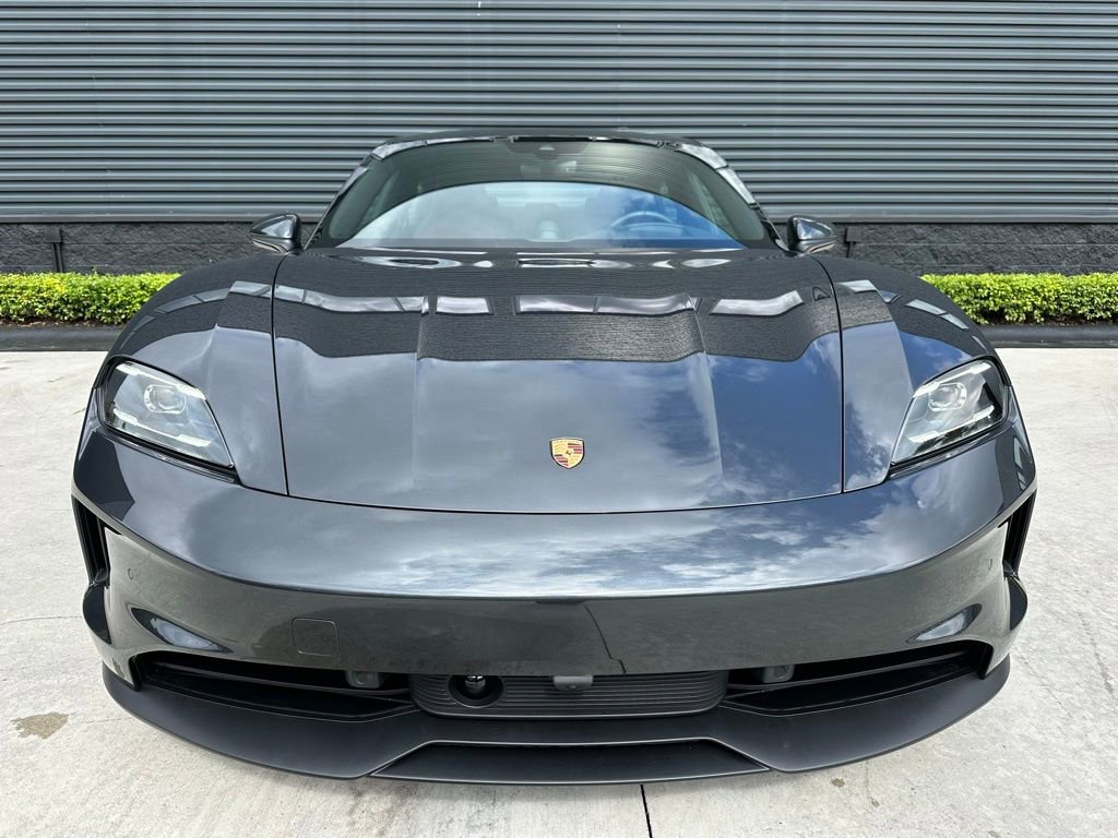 Used 2025 Porsche Taycan image 8