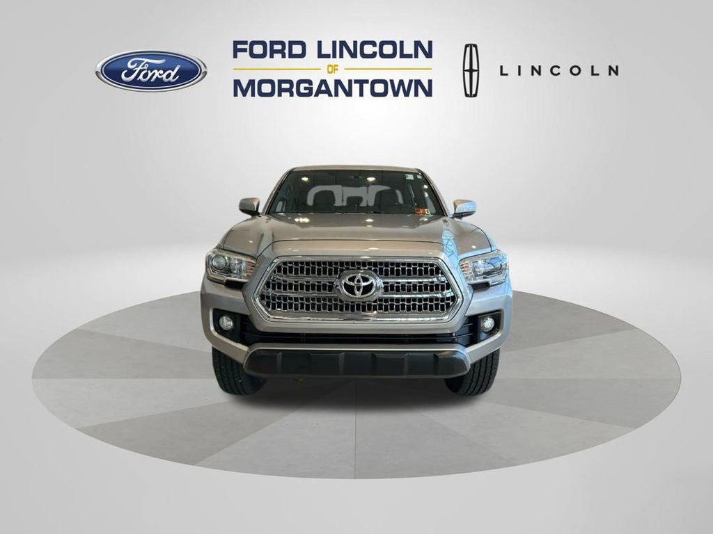 Used 2016 Toyota Tacoma TRD Off-Road image 2