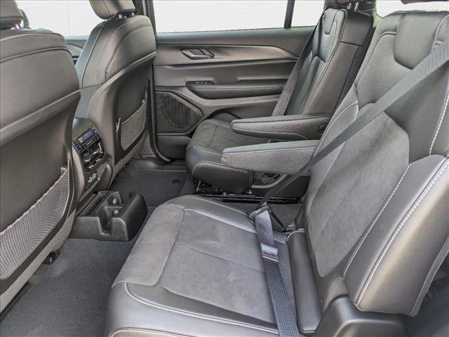 New 2024 Jeep Grand Cherokee L Altitude image 23