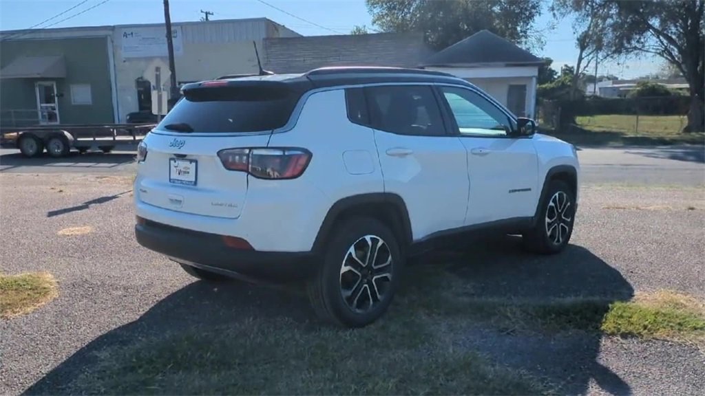Used 2024 Jeep Compass Limited image 8