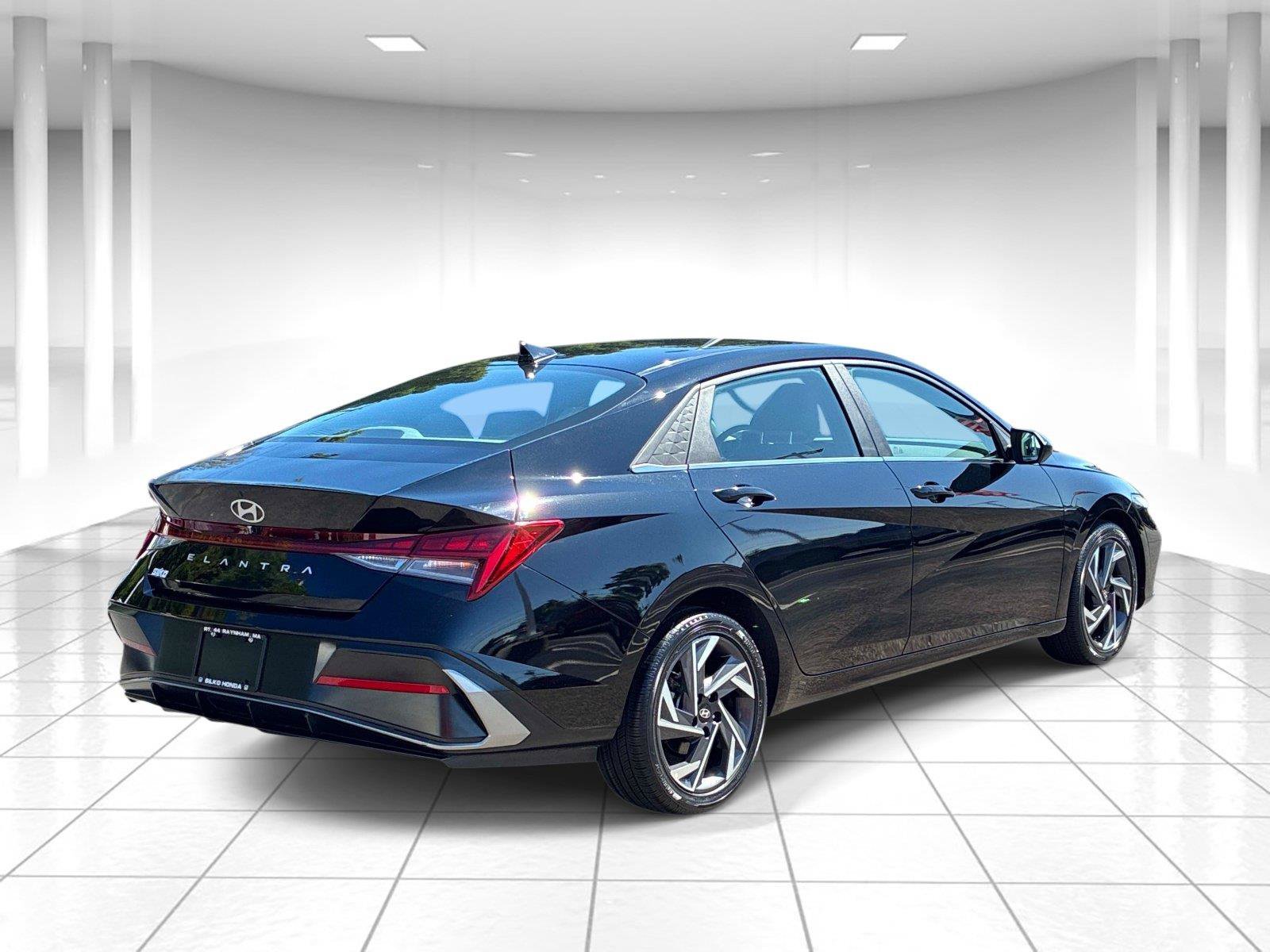 Used 2025 Hyundai Elantra SEL FWD image 8