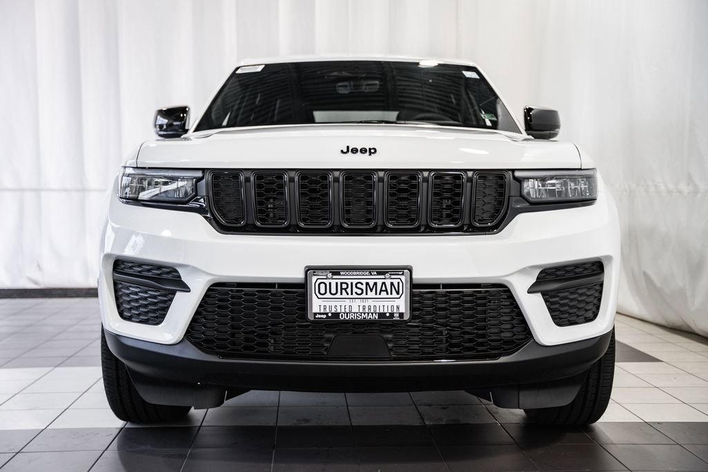 New 2025 Jeep Grand Cherokee Altitude image 2