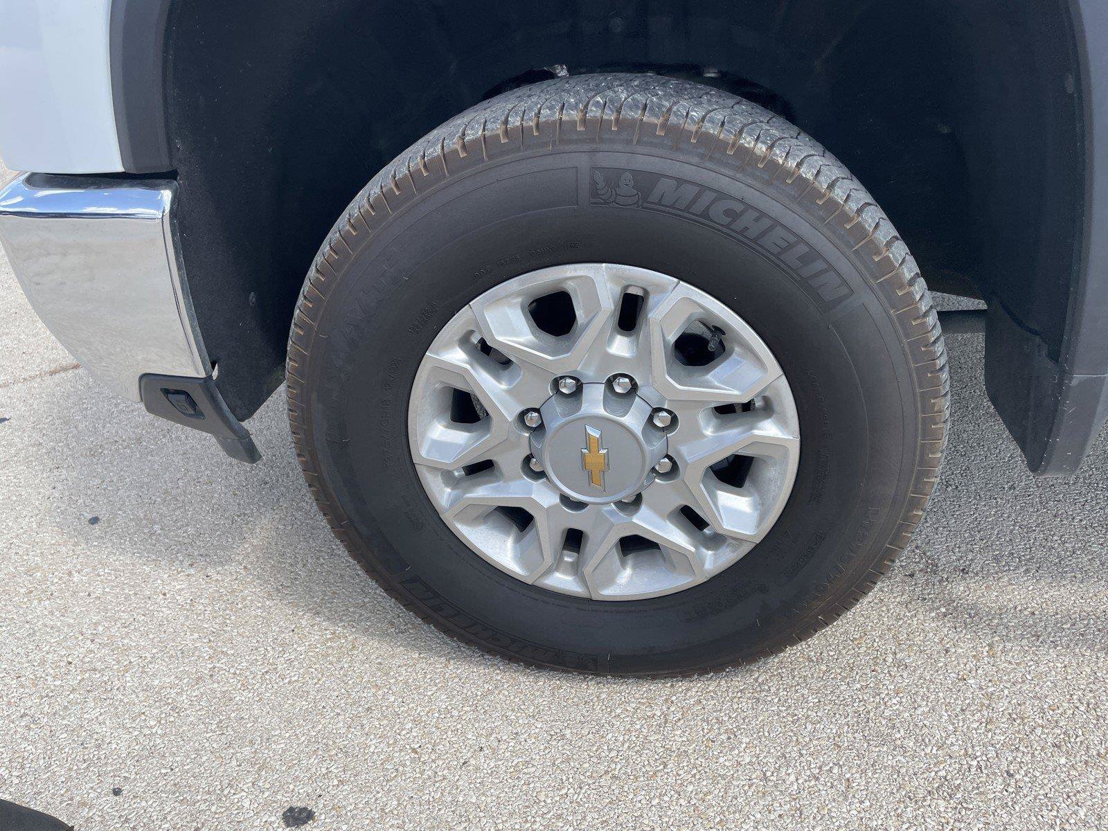 Used 2025 Chevrolet Silverado 2500 LTZ w/ LTZ Convenience Package AWD/4WD image 39