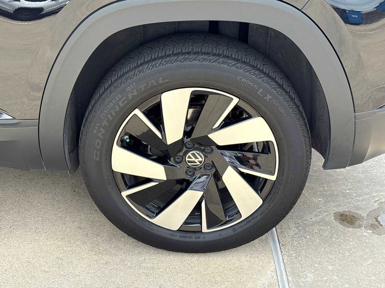 Used 2024 Volkswagen Atlas Cross Sport SE FWD image 9