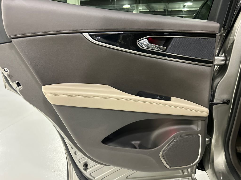 Used 2023 Lincoln Nautilus Reserve AWD/4WD image 22