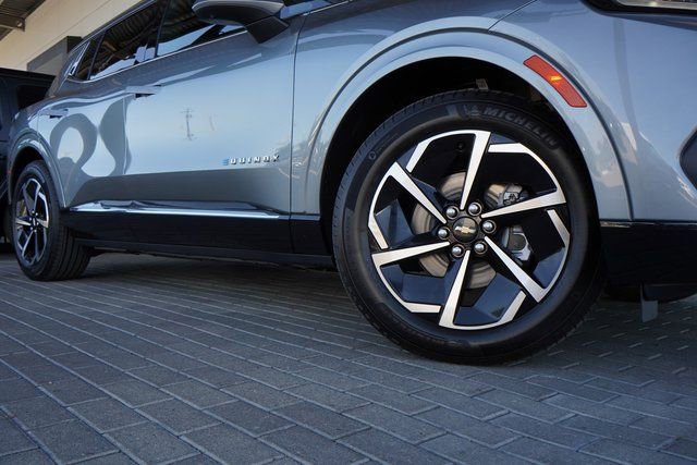 New 2025 Chevrolet Equinox EV LT image 10