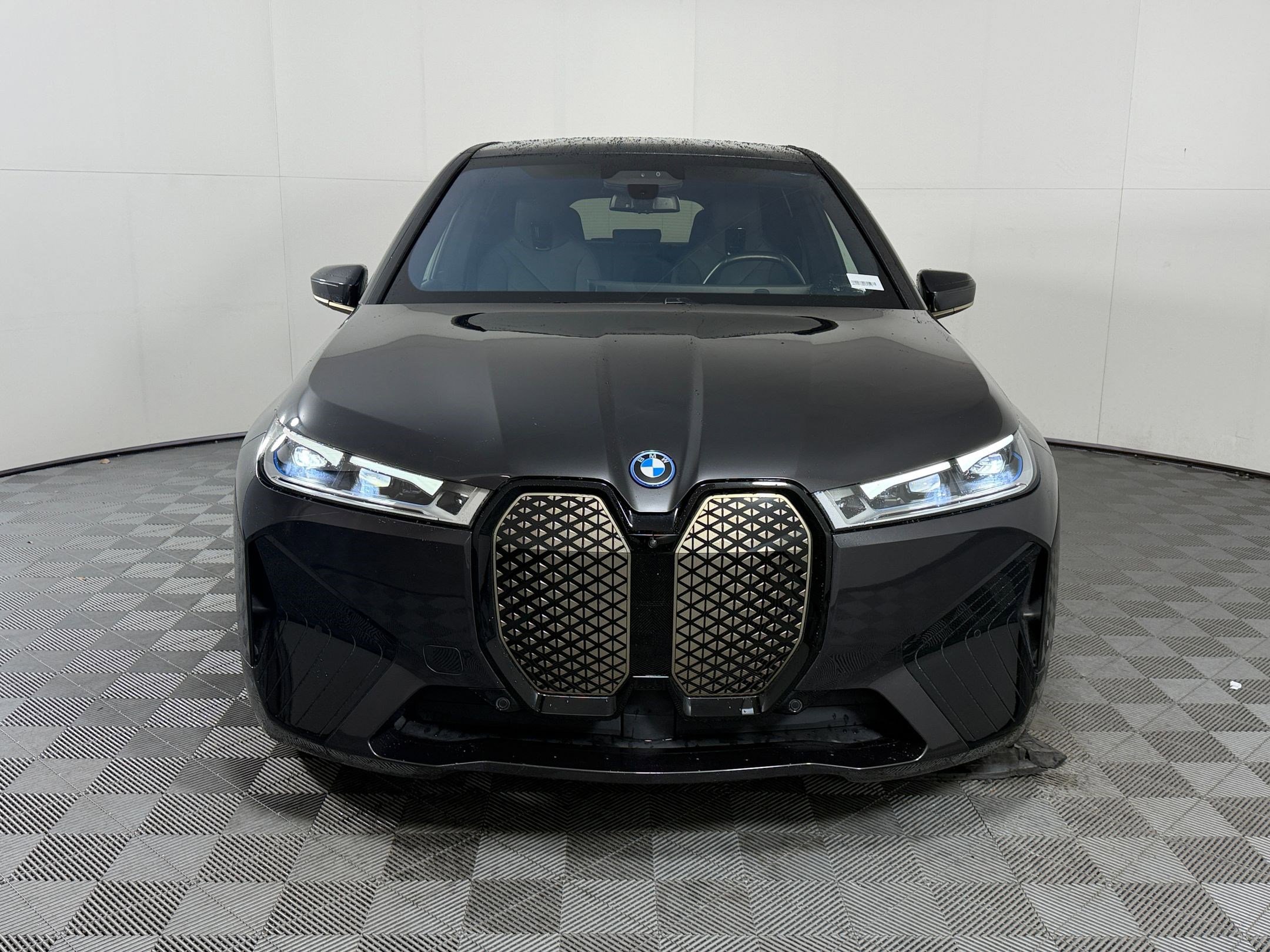 Certified 2024 BMW iX xDrive50 w/ Premium Package AWD/4WD image 6