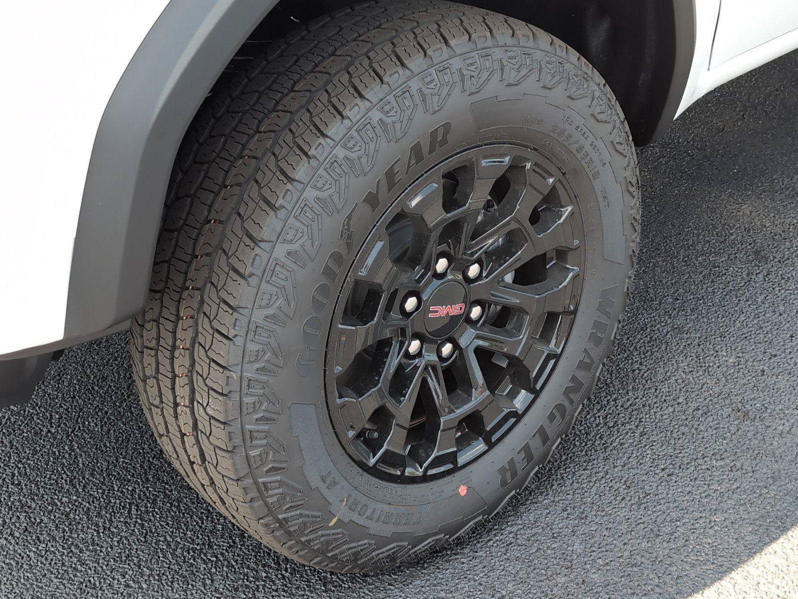 New 2026 GMC Canyon Elevation w/ Convenience Package RWD image 11