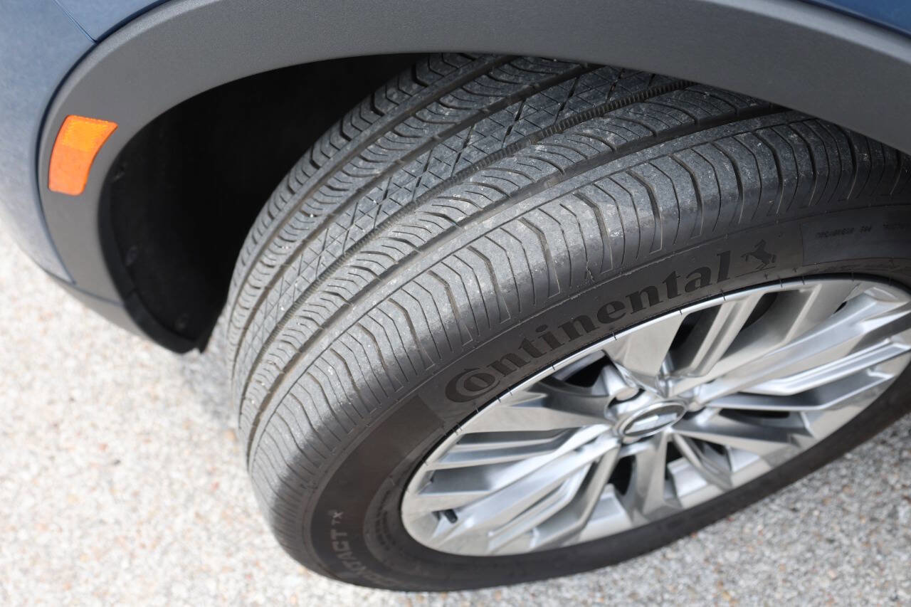 Used 2024 Cadillac XT4 Premium Luxury w/ Cold Weather Package image 26