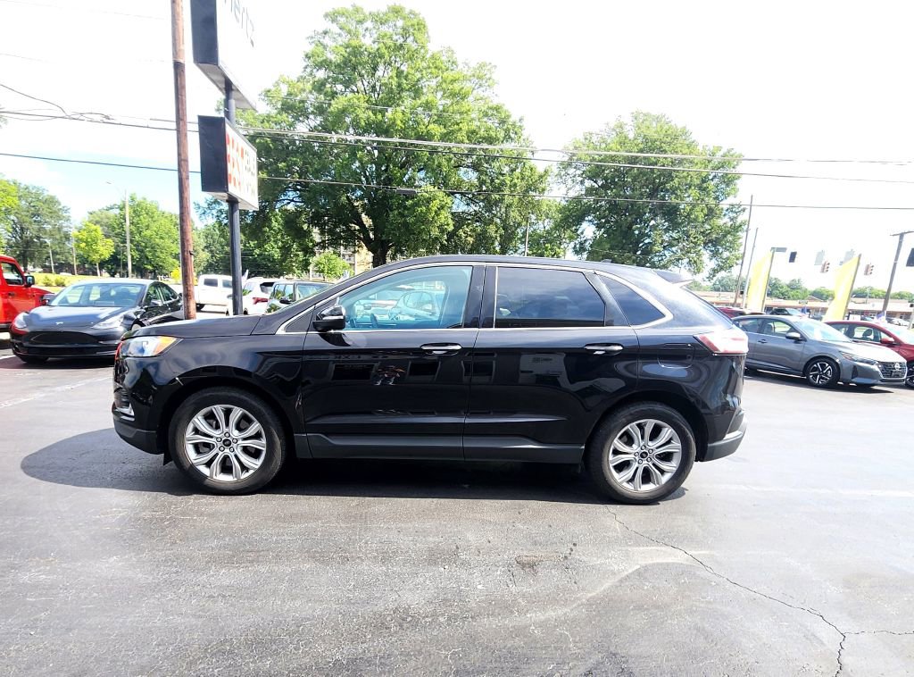 Used 2023 Ford Edge Titanium image 3