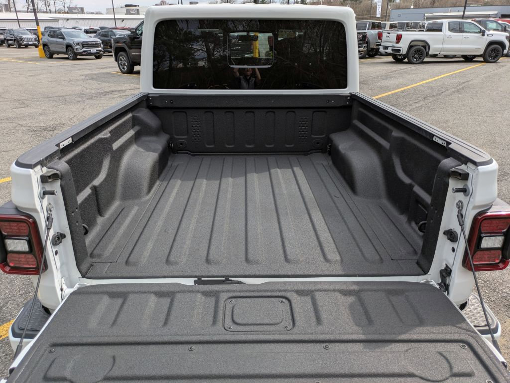 Used 2022 Jeep Gladiator Overland image 34