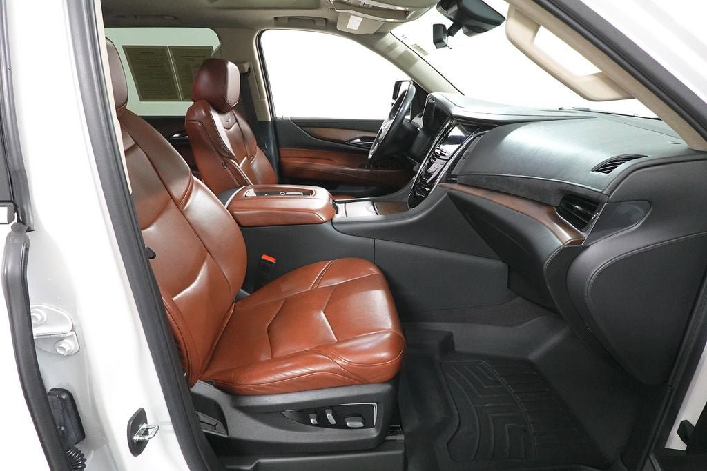 Used 2020 Cadillac Escalade Luxury AWD/4WD image 35