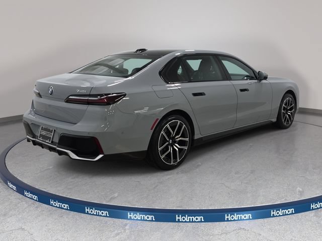 Used 2025 BMW 740i xDrive AWD/4WD image 5
