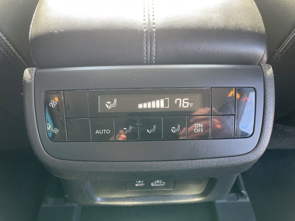 Used 2025 Nissan Pathfinder SL AWD/4WD image 37