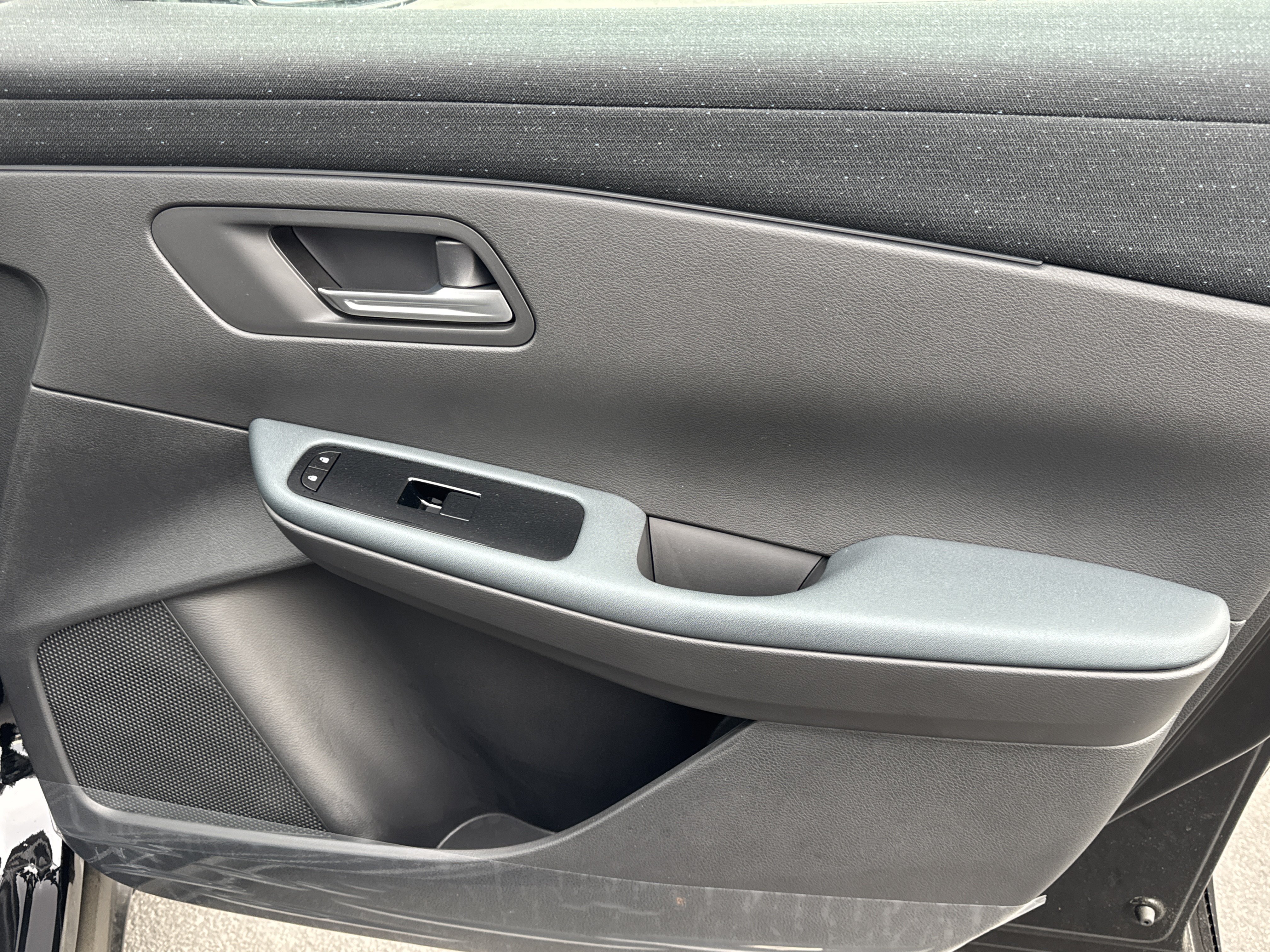 New 2026 Nissan Leaf w/ Floor Mat Package (S+) FWD image 18