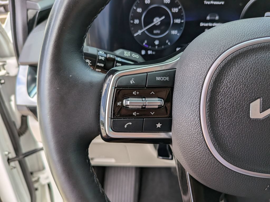 Certified 2024 Kia Carnival SX Prestige FWD image 32