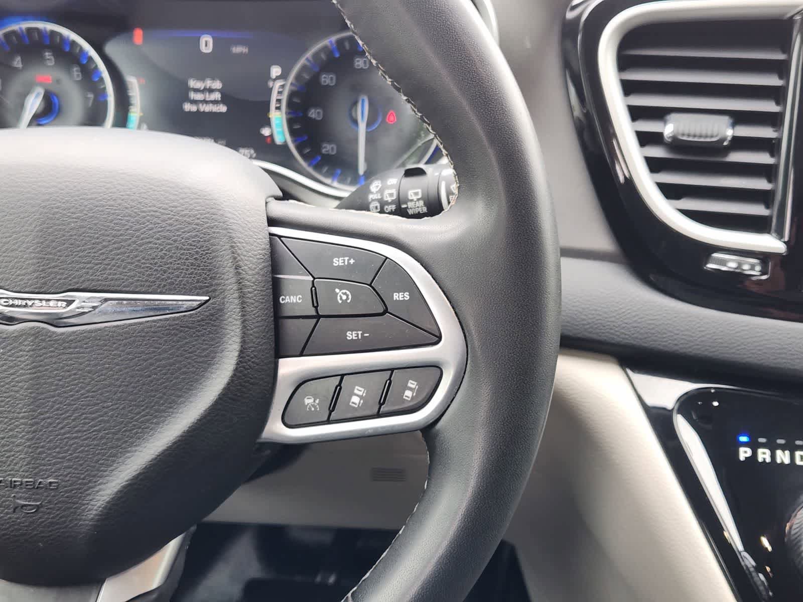 Used 2022 Chrysler Pacifica Touring-L FWD image 27
