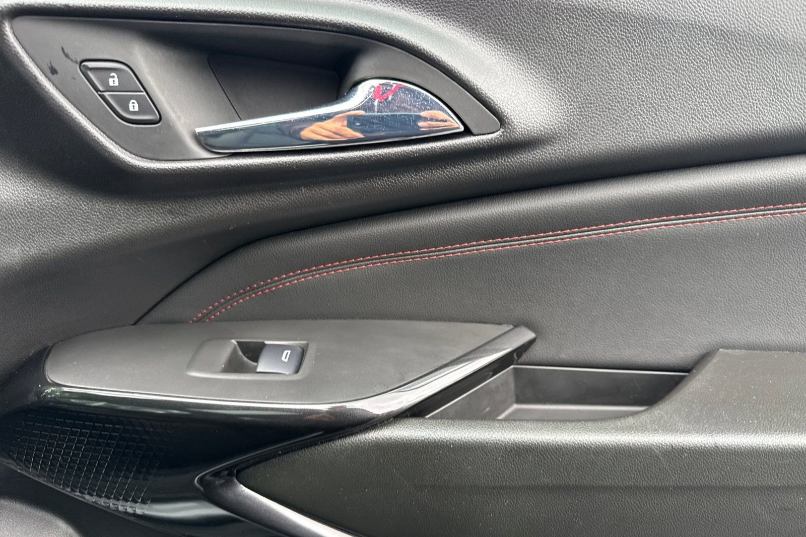 Used 2024 Chevrolet Trax RS w/ Sunroof Package image 18