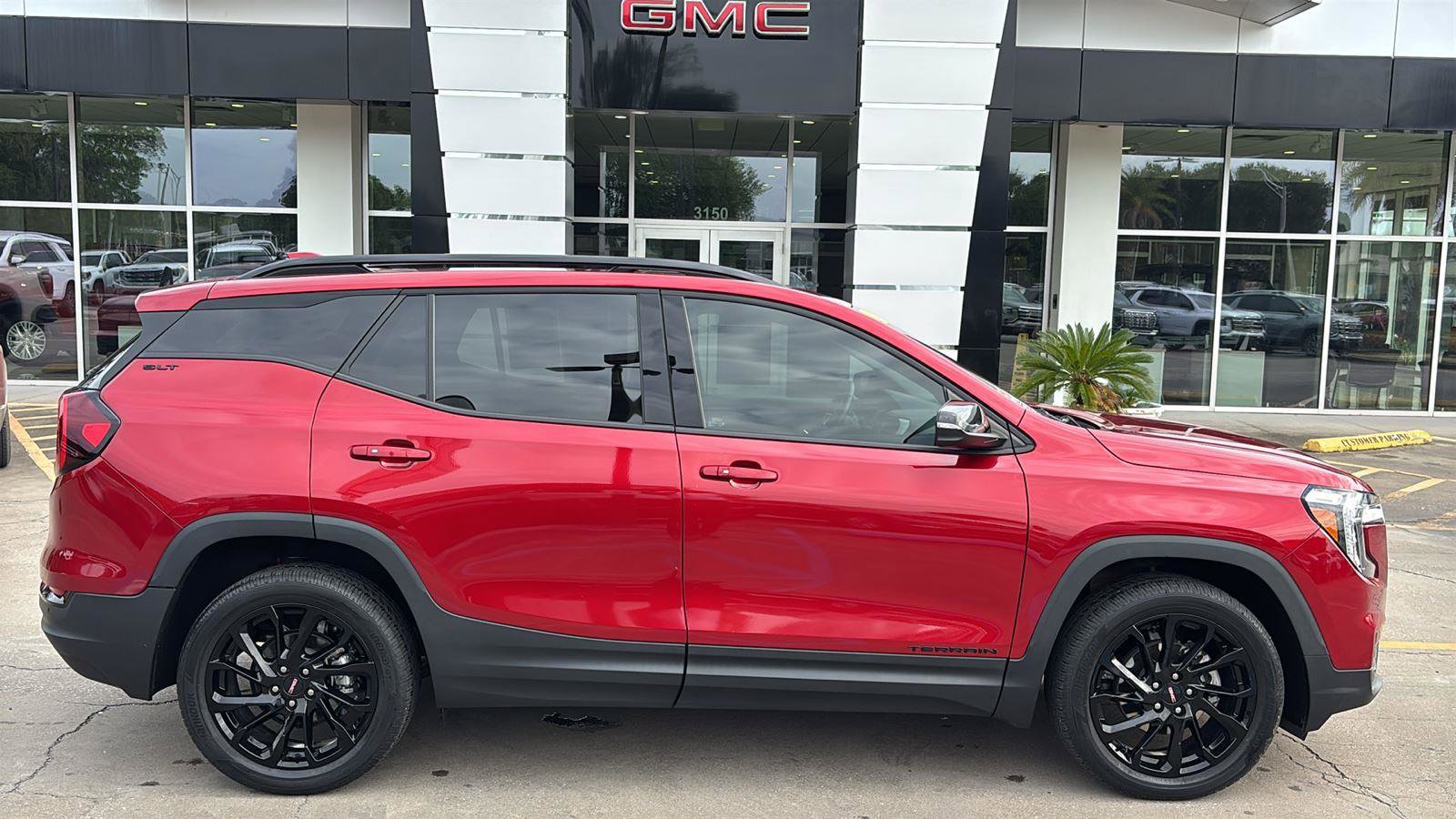 Certified 2024 GMC Terrain SLT w/ Elevation Edition AWD/4WD image 8