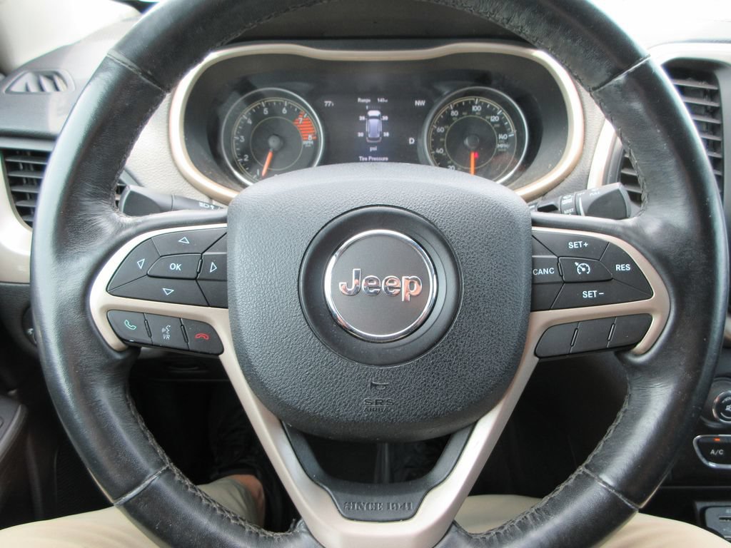 Used 2016 Jeep Cherokee Limited AWD/4WD image 24