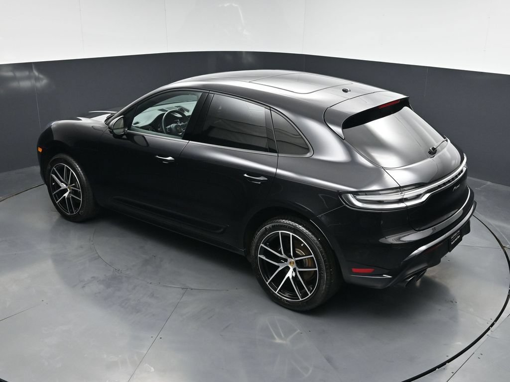 Certified 2025 Porsche Macan AWD/4WD image 18