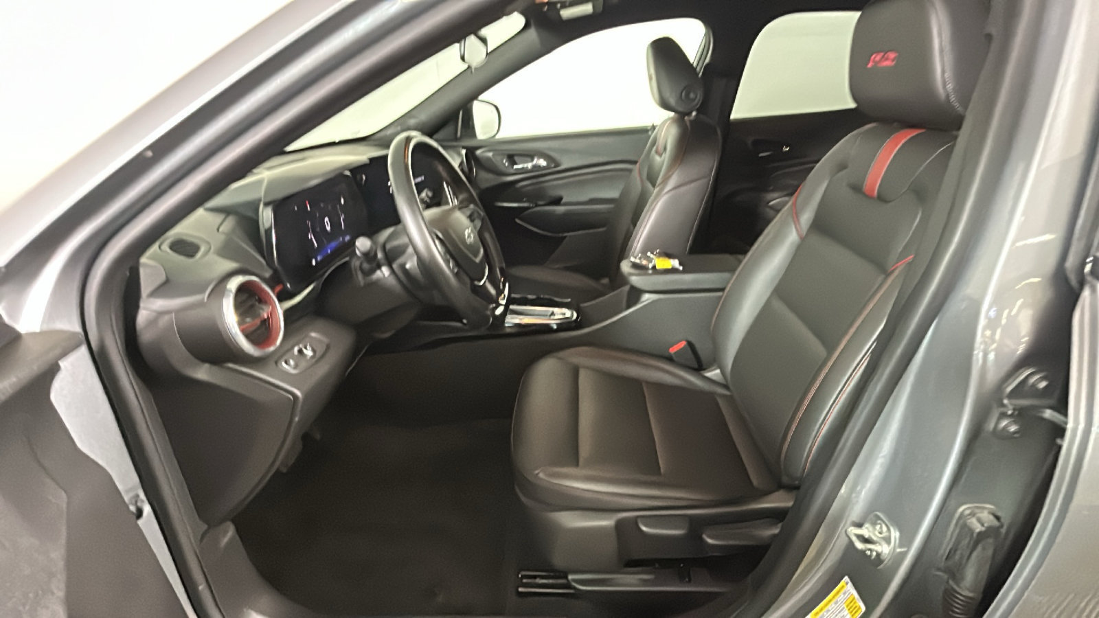 Used 2025 Chevrolet Trax RS w/ Driver Confidence Package FWD image 14