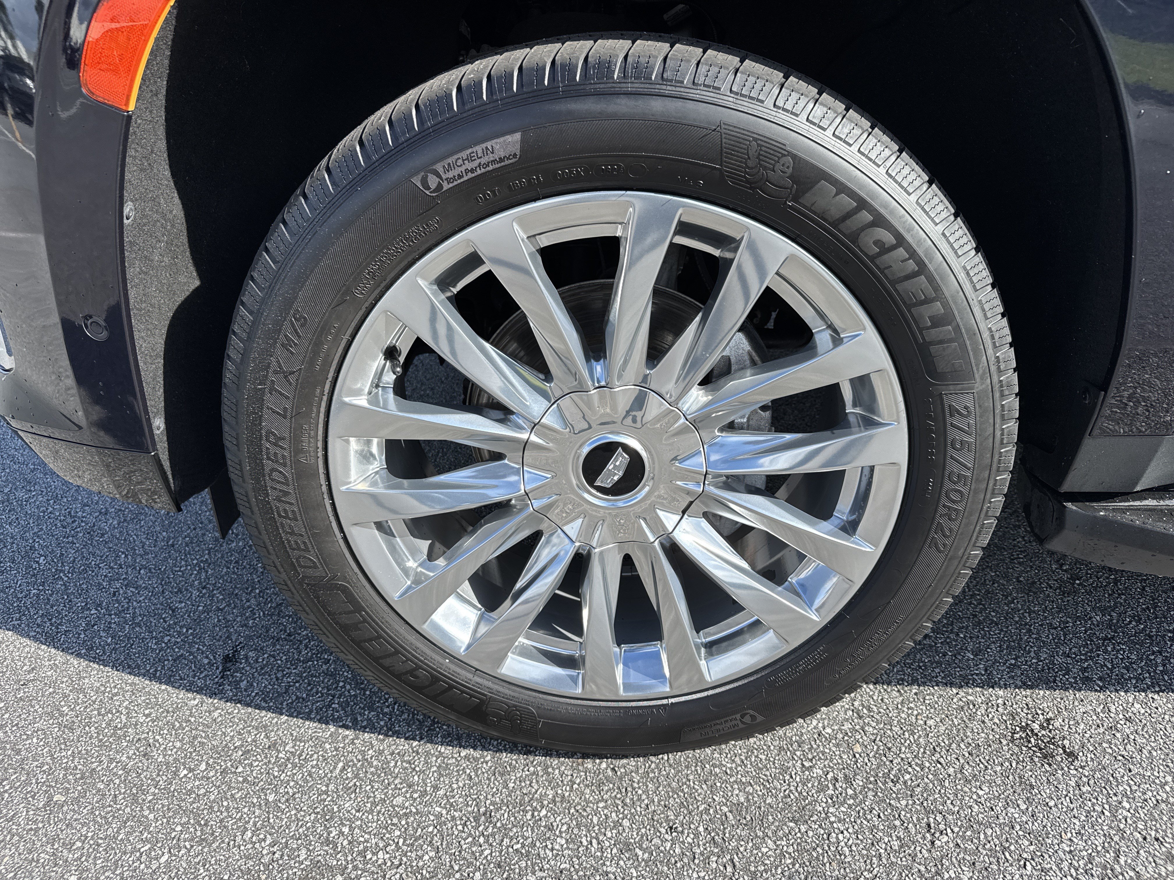 Used 2022 Cadillac Escalade ESV Premium Luxury w/ Performance Package AWD/4WD image 8